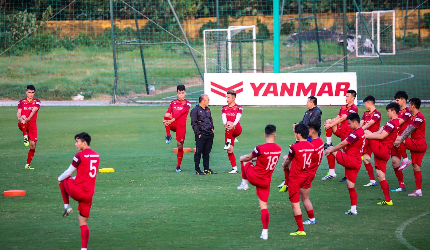HLV Park Hang Seo yêu cầu các cầu thủ tự phòng tránh chấn thương