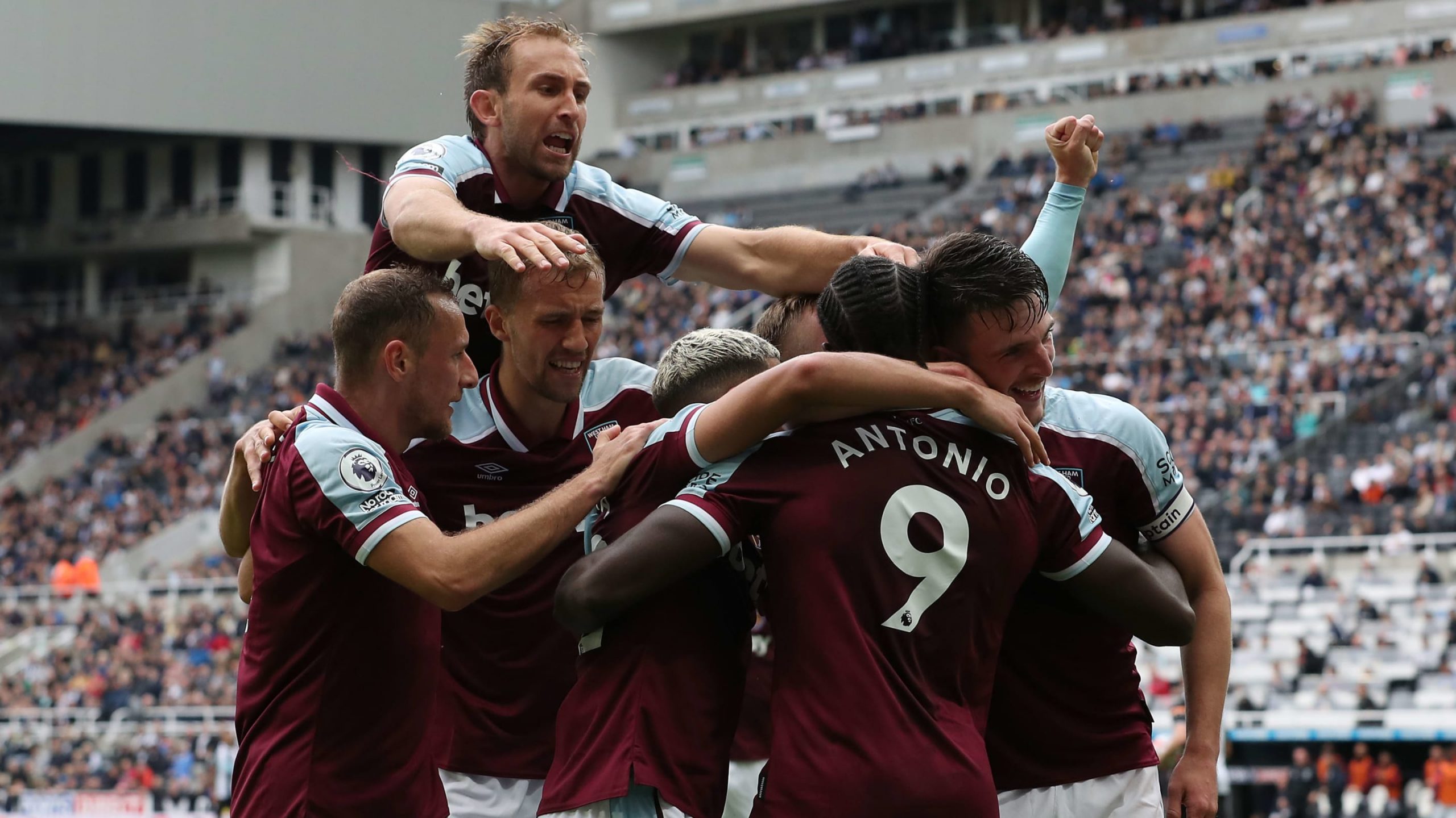 West Ham tỏa sáng trước Newcastle