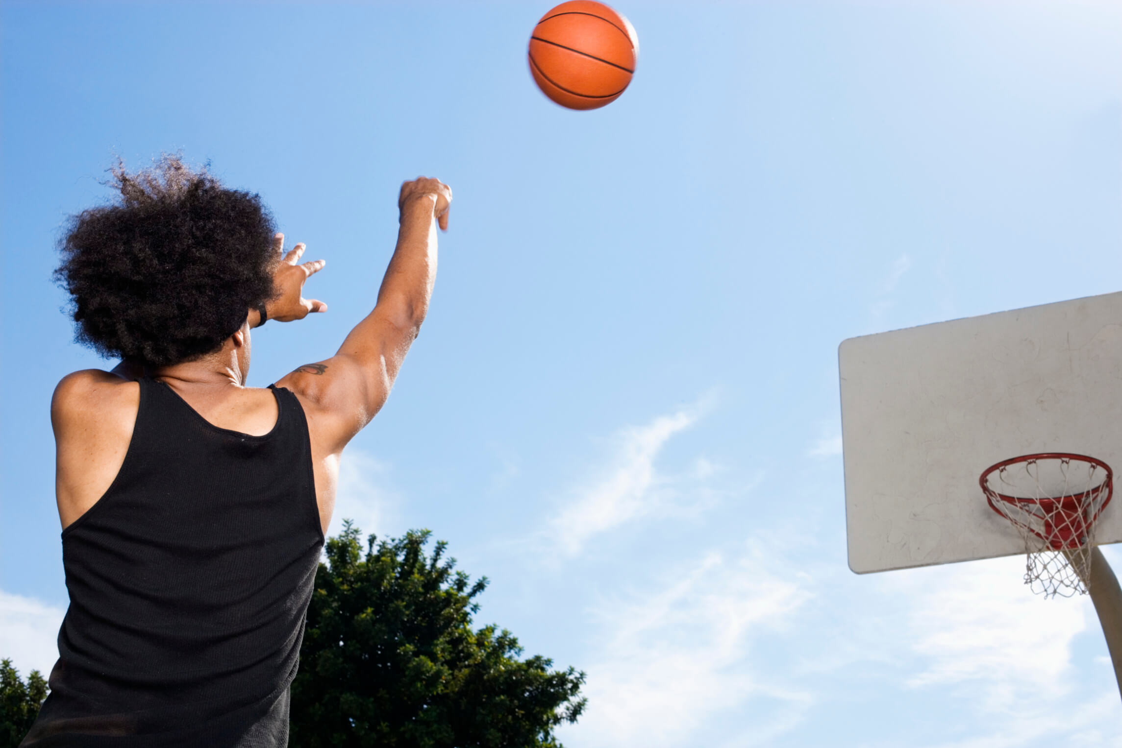 Kỹ thuật ném bóng rổ 2 bước là gì?