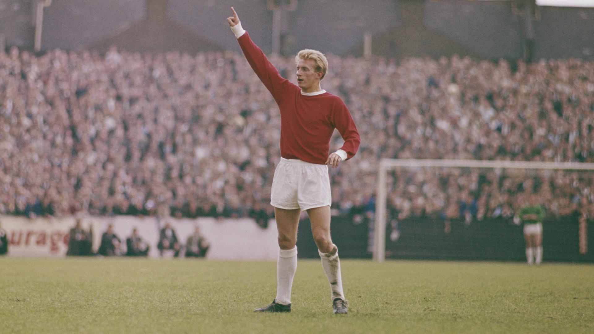 Tiền đạo Denis Law nổi danh trong thành phần Manchester United trong giai đoạn 1962 - 1973