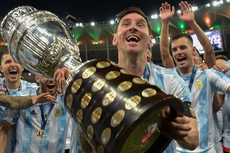 HLV Argentina: 'Bạn sẽ yêu Messi hơn nếu hiểu rõ cậu ấy'